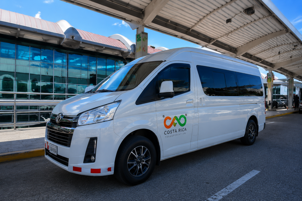 How to Use a Private Car Service for a Multi-Stop Costa Rica Vacation